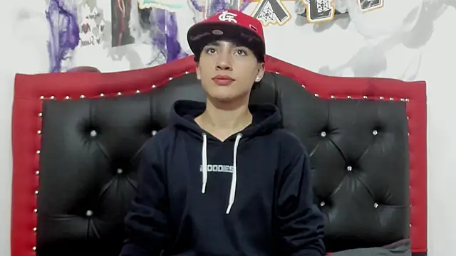 Snapshot of Thiago_Divine_ chatting on 10/17/25, 10:56 Thiago Divine  online show from 10/17/25, 10:56