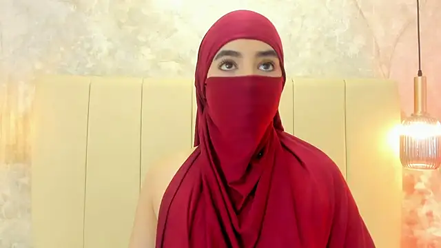 nayiraa  online show from 10/18/25, 11:44