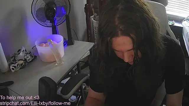 Elli-Ixby online show from 11/13/25, 04:17