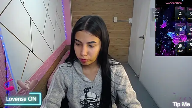 isabella rossee online show from 11/05/25, 07:58