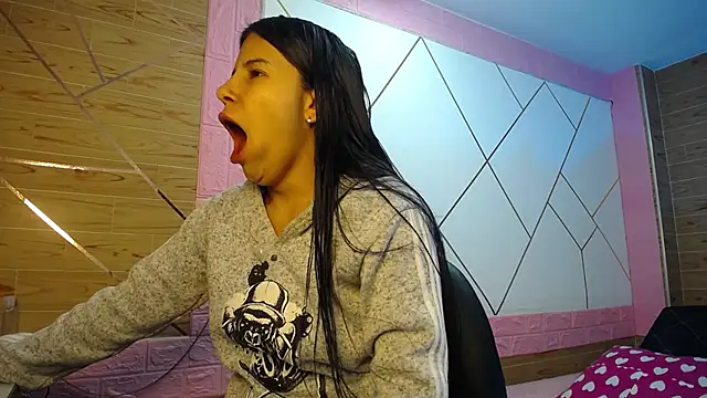 isabella rossee online show from 11/13/25, 08:19