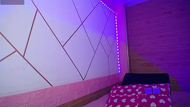 isabella rossee online show from 11/18/25, 08:46