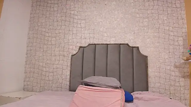 chloe leroy  online show from 11/12/25, 11:54