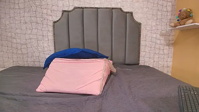 chloe leroy  online show from 11/14/25, 11:53