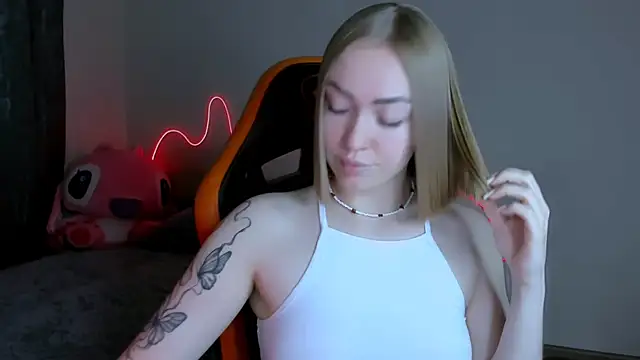 LaraKrein lk online show from 10/23/25, 06:17