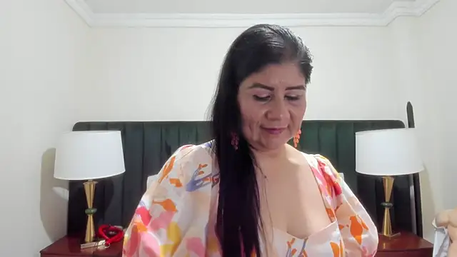 kiraGeiner online show from 10/16/25, 09:54