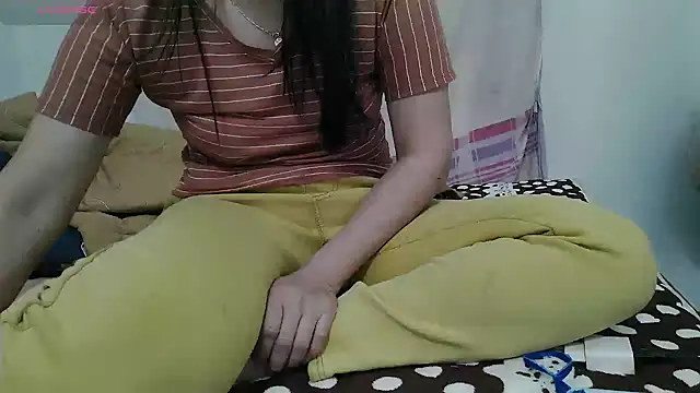 Snapshot of Owe_chan chatting on 11/26/25, 09:32 Owe chan online show from 11/26/25, 09:32