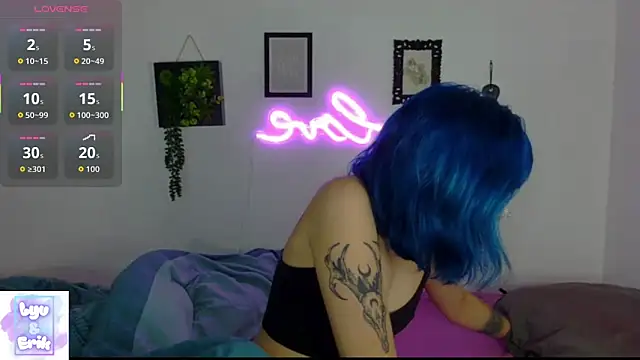 Snapshot of lyv_x_ chatting on 10/19/25, 08:31 lyv x online show from 10/19/25, 08:31