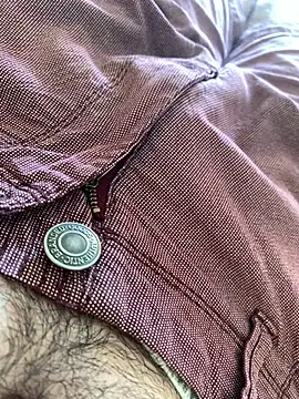 Snapshot of MuzzyFacing chatting on 09/27/25, 12:43 MuzzyFacing online show from 09/27/25, 12:43