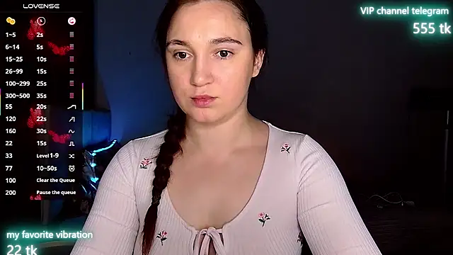 Snapshot of Eliz_v_tta chatting on 10/13/25, 08:53 Eliz v tta online show from 10/13/25, 08:53