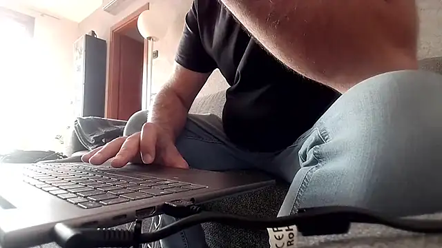 Snapshot of cucciolotto76 chatting on 11/08/25, 11:21 cucciolotto76 online show from 11/08/25, 11:21