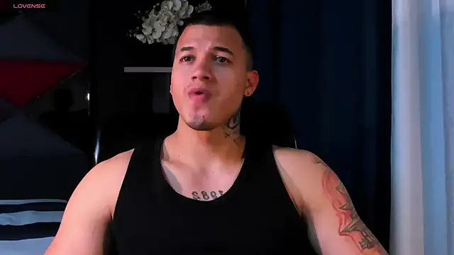 Snapshot of rocoo_santos chatting on 10/18/25, 12:57 rocoo santos online show from 10/18/25, 12:57