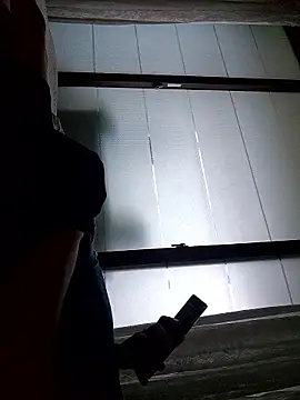 Snapshot of starvingo2002 chatting on 09/19/25, 07:43 starvingo2002 online show from 09/19/25, 07:43