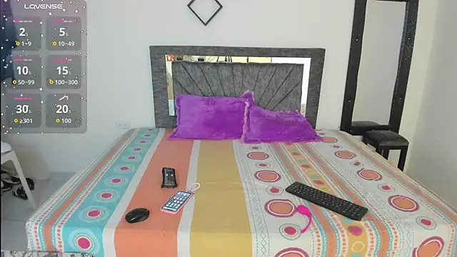 Laurasofia01 online show from 10/18/25, 04:30