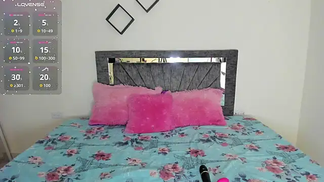 Laurasofia01 online show from 11/16/25, 01:39