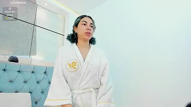 lis rous online show from 10/31/25, 11:33