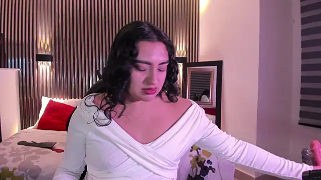 Snapshot of SyraPalmer chatting on 10/09/25, 03:37 SyraPalmer online show from 10/09/25, 03:37