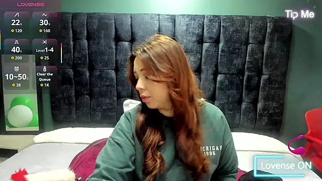 Isa Thompson   online show from 10/15/25, 03:17