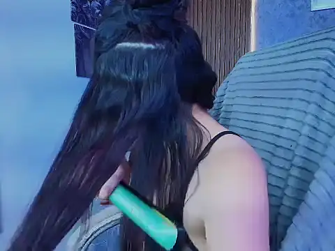 Snapshot of sakuramoss chatting on 11/12/25, 04:57 sakuramoss online show from 11/12/25, 04:57