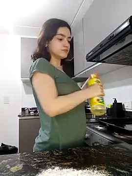 Snapshot of abrilour chatting on 09/20/25, 04:46 abrilour online show from 09/20/25, 04:46