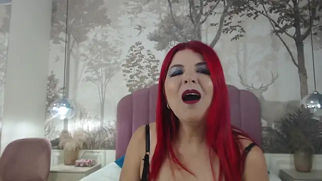 Snapshot of CorineRay chatting on 10/01/25, 09:43 CorineRay online show from 10/01/25, 09:43