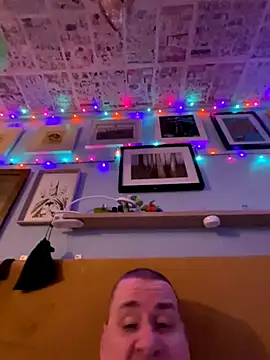 Snapshot of WriggleQuest chatting on 10/29/25, 09:05 WriggleQuest online show from 10/29/25, 09:05