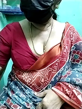 Snapshot of aarthika chatting on 10/11/25, 11:42 aarthika online show from 10/11/25, 11:42