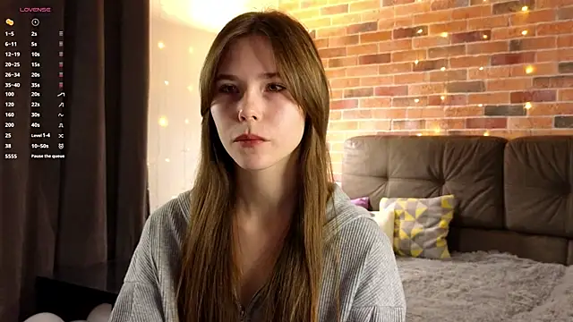 EmiliDen online show from 10/08/25, 06:16