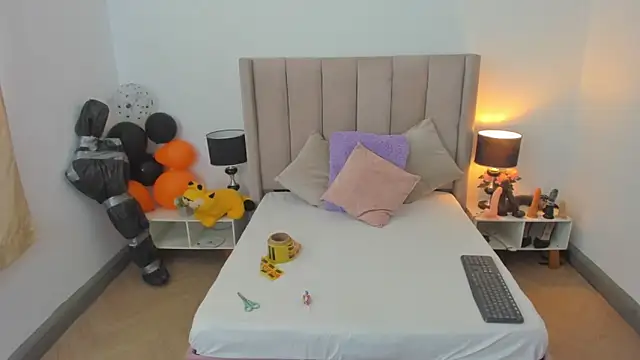 evvaa moon69 online show from 10/08/25, 12:36