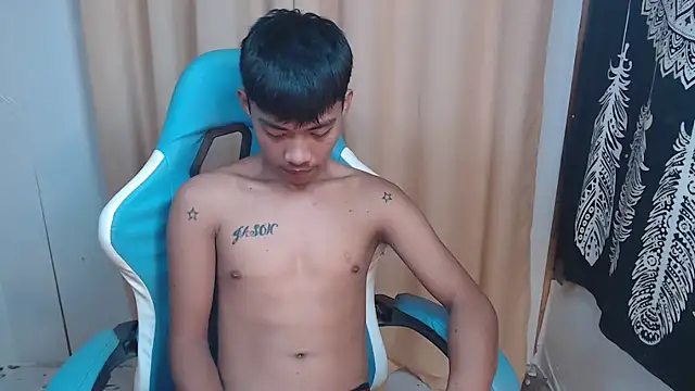 Snapshot of urasianjason chatting on 09/15/25, 12:38 urasianjason online show from 09/15/25, 12:38