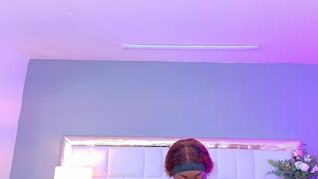 MadeleineHocker online show from 11/06/25, 12:50