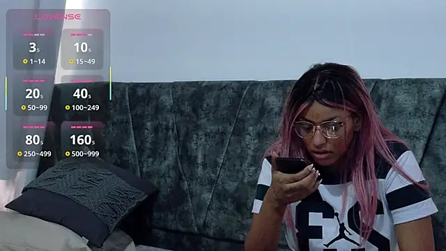 ValeriGallardo17 online show from 09/16/25, 09:05