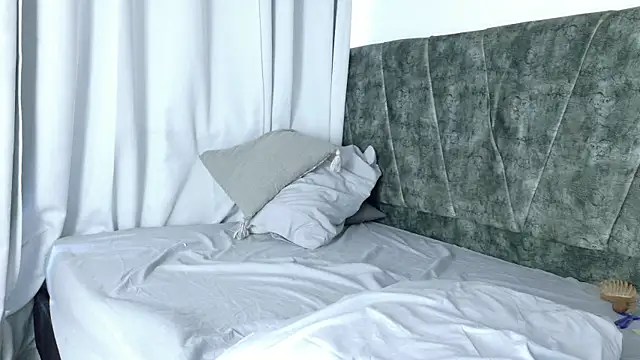 ValeriGallardo17 online show from 10/04/25, 07:34