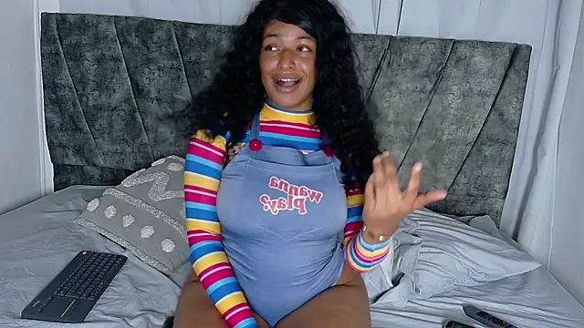 ValeriGallardo17 online show from 10/23/25, 10:41