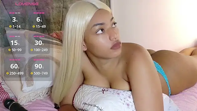 ValeriGallardo17 online show from 11/13/25, 02:54