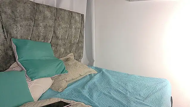 ValeriGallardo17 online show from 11/21/25, 11:36