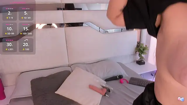 mariana jhones  online show from 11/07/25, 11:54