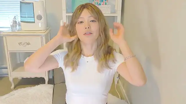 Snapshot of Nana_with chatting on 11/09/25, 05:11 Nana with online show from 11/09/25, 05:11