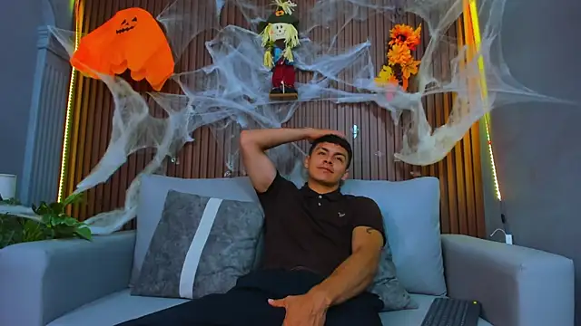 Leo santoro online show from 10/30/25, 01:34