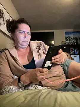 Snapshot of petalsexy chatting on 10/13/25, 05:57 petalsexy online show from 10/13/25, 05:57