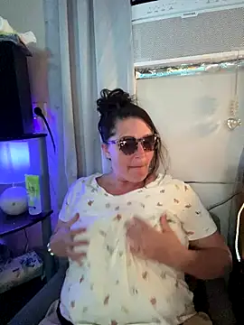 Snapshot of petalsexy chatting on 10/25/25, 01:57 petalsexy online show from 10/25/25, 01:57