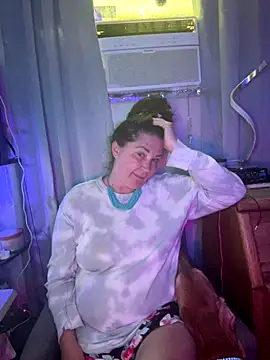 Snapshot of petalsexy chatting on 11/08/25, 06:07 petalsexy online show from 11/08/25, 06:07