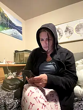 Snapshot of petalsexy chatting on 11/19/25, 04:51 petalsexy online show from 11/19/25, 04:51