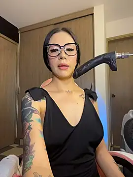 Snapshot of ValentinaBianchi chatting on 11/02/25, 08:11 ValentinaBianchi online show from 11/02/25, 08:11