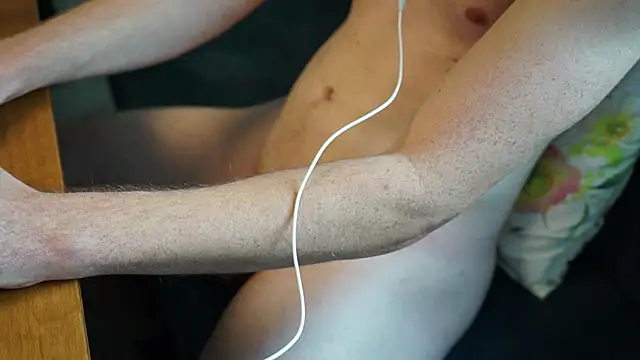 Snapshot of vibewithmee chatting on 10/16/25, 12:28 vibewithmee online show from 10/16/25, 12:28