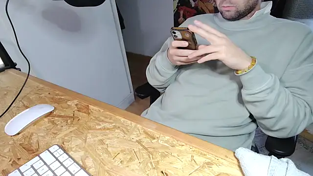 Snapshot of BenReich chatting on 11/06/25, 10:10 BenReich online show from 11/06/25, 10:10