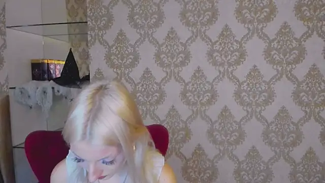 Snapshot of Sarrah_blush chatting on 10/22/25, 08:14 Sarrah blush online show from 10/22/25, 08:14