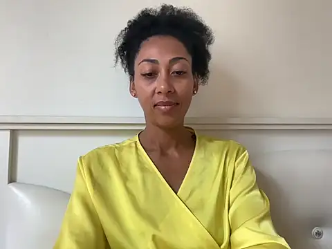 Snapshot of Vaylisse chatting on 09/19/25, 04:03 Vaylisse online show from 09/19/25, 04:03