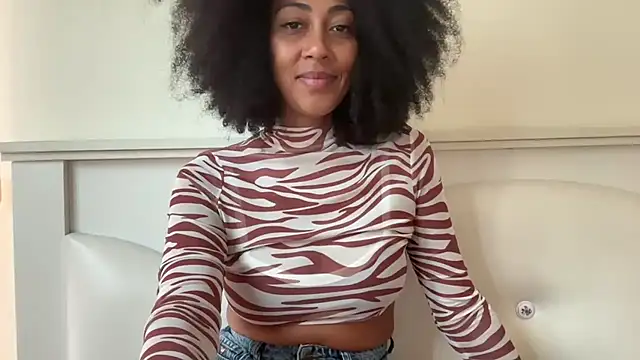 Snapshot of Vaylisse chatting on 10/03/25, 06:10 Vaylisse online show from 10/03/25, 06:10