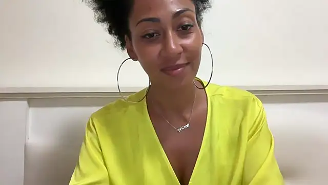 Snapshot of Vaylisse chatting on 10/06/25, 03:31 Vaylisse online show from 10/06/25, 03:31